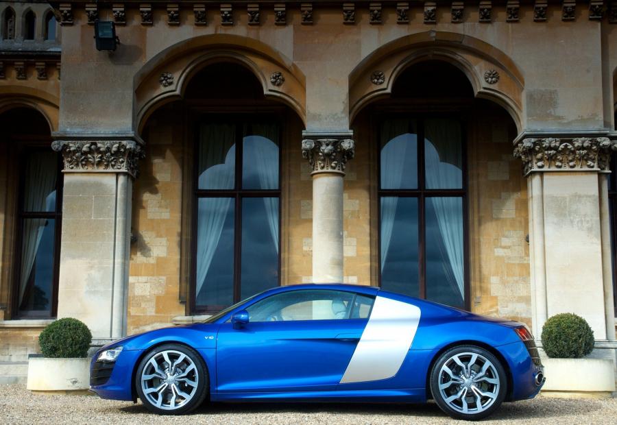  Audi R8 V10 2009 года  (UK) (фото 4 из 21)